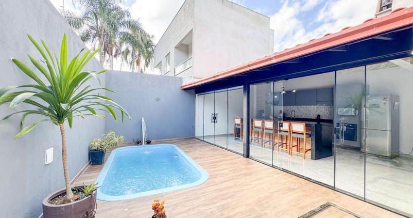 Casa com 3 quartos à venda na Rua das Ametistas, Marilândia, Juiz de Fora
