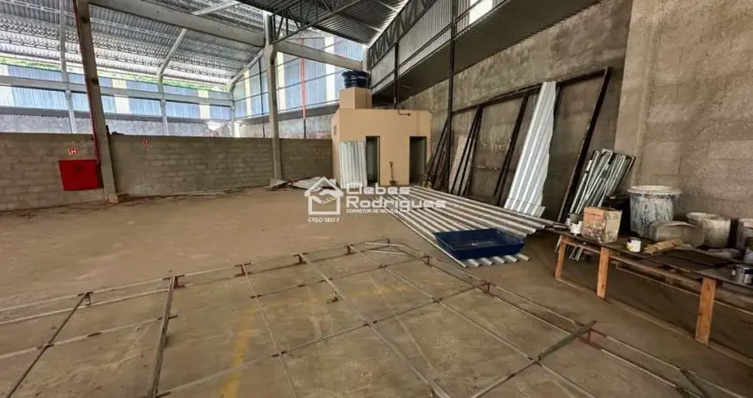 Aluga Galpão com 650m²