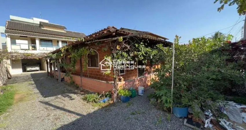Casa, Kitnet e Suítes a Venda, Terreno 360m² na Praia do Morro - Guarapari - ES