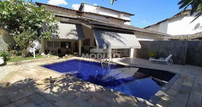 Casa com 4 quartos para alugar na Rua das Andorinhas, --, Cidade Jardim, Uberlândia