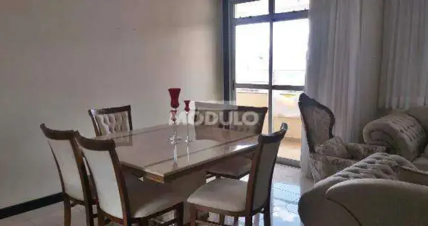 Apartamento com 2 quartos para alugar na Rua Carmo Gifoni, --, Martins, Uberlândia