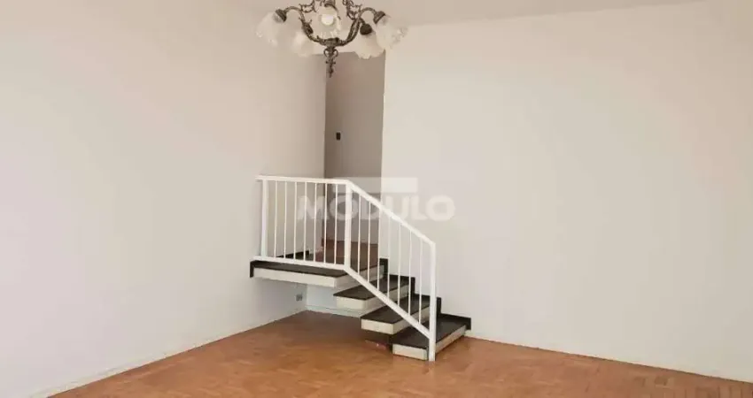 CASA COMERCIAL / RESIDENCIAL à venda, 6 quartos, 1 suíte, 2 vagas, LIDICE - Uberlândia/MG