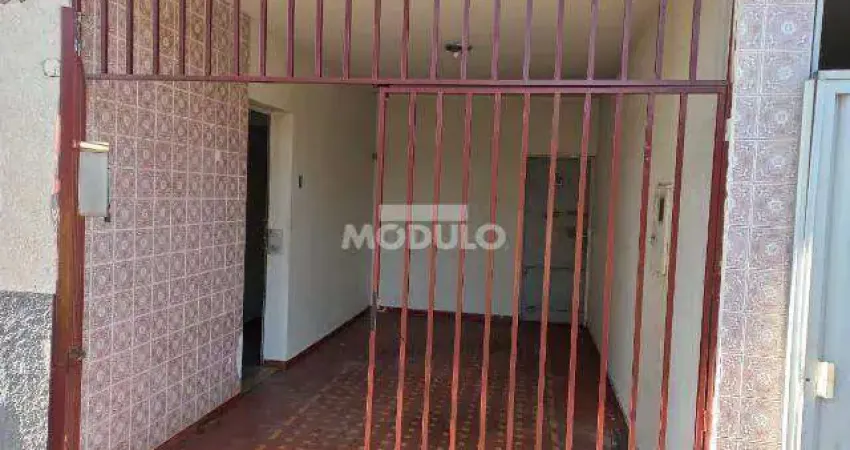 Casa residencial disponivel para locação no bairro martins.