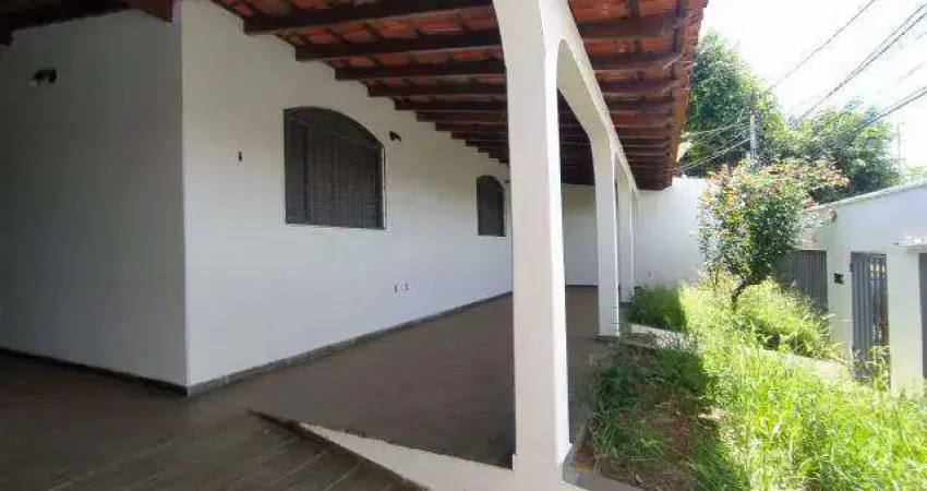 CASA RESIDENCIAL à venda, 4 quartos, 1 suíte, 2 vagas, Jardim Brasília - Uberlândia/MG