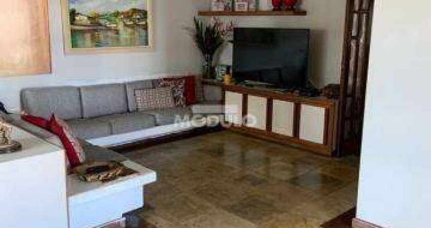 Apartamento para locação no Bairro Fundinho com 4 quartos