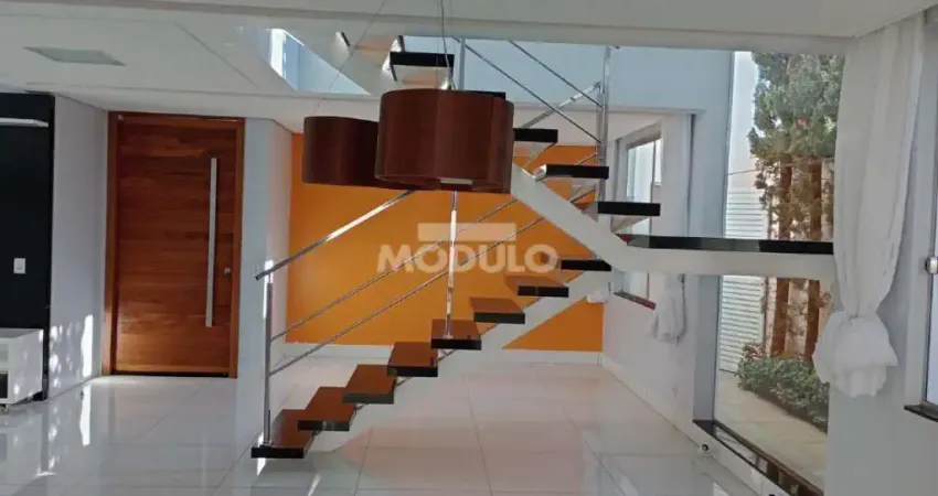 Casa residencial estilo sobrado para locação no bairro alto umuarama.