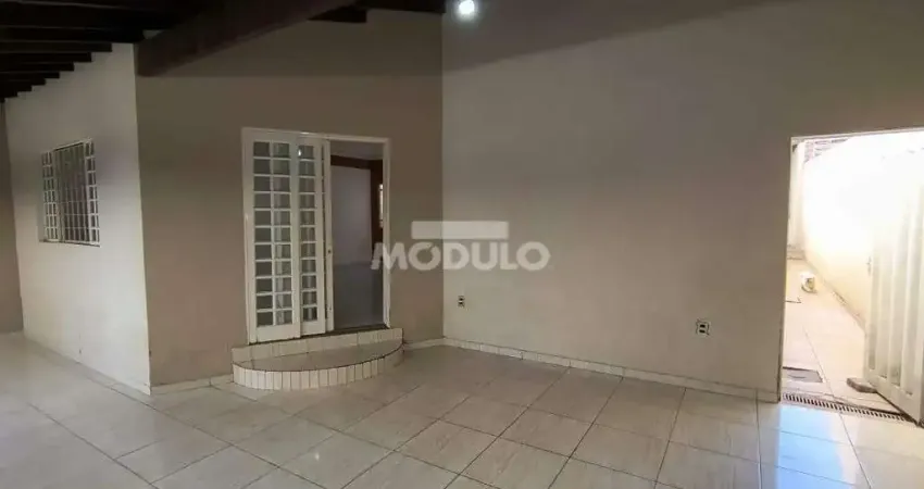 Casa residencial para locação Bairro Jardim Patrícia com 3 quartos