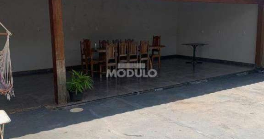 Casa com bom acabamento no Taiaman