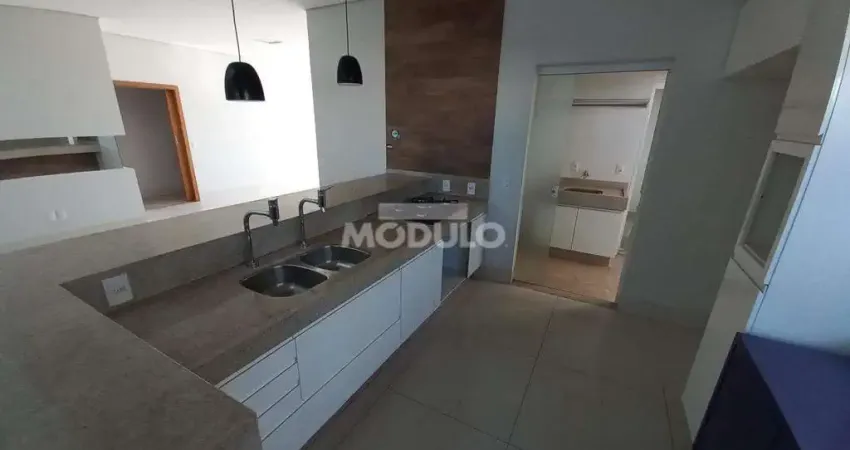 Casa Residencial em condomínio para locação no Bairro Aclimação com 4 suítes