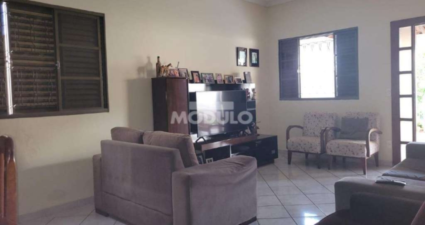 CASA RESIDENCIAL à venda, 3 quartos, 1 suíte, 3 vagas, Jardim America 2 - Uberlândia/MG