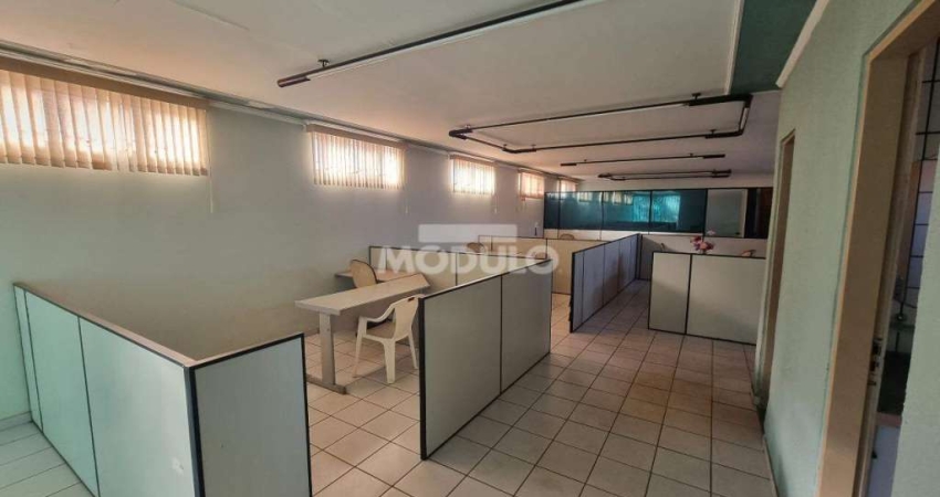 Barracão / Galpão / Depósito para alugar na Rua Aguapé, --, Chácaras Tubalina e Quartel, Uberlândia