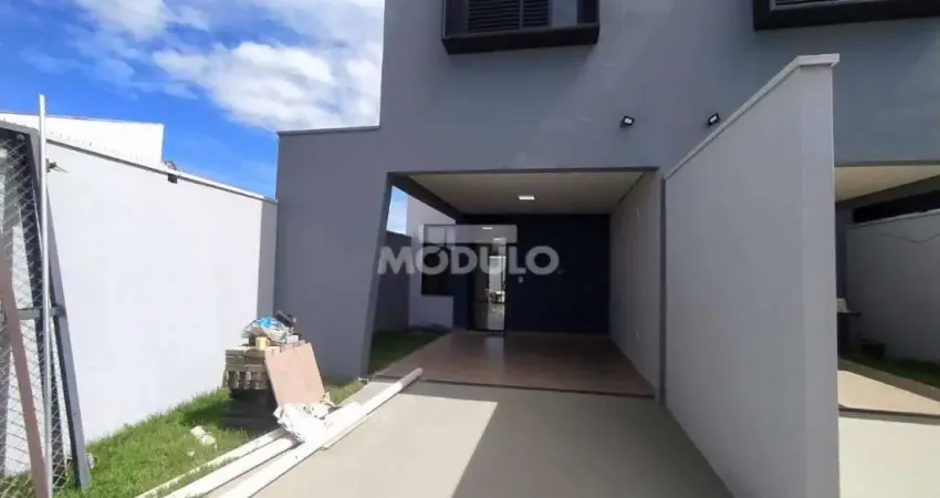 Casa com 3 quartos para alugar na Rua Planicie, --, Aclimação, Uberlândia
