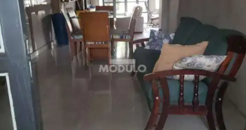 CASA RESIDENCIAL à venda, 3 quartos, 2 suítes, 1 vaga, SAO JORGE - Uberlândia/MG