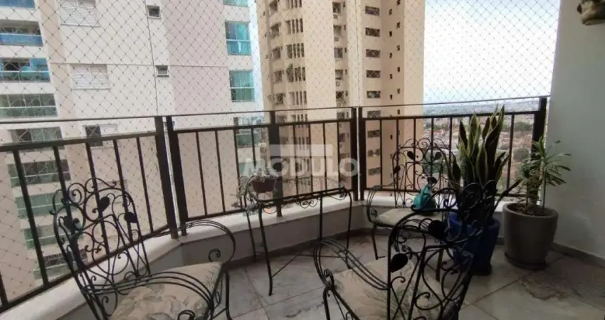 Apartamento com 4 quartos à venda na Rua Professor Pedro Bernardo, --, Centro, Uberlândia
