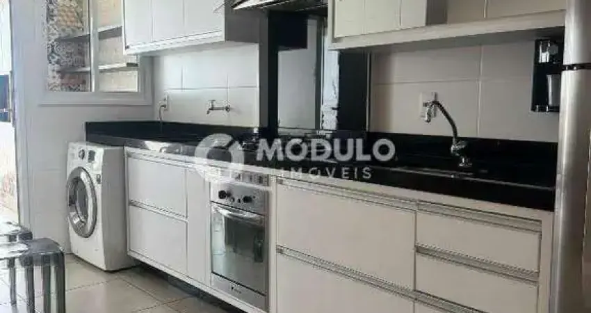 Apartamento com 3 quartos para alugar na Rua Rezende, --, Centro, Uberlândia