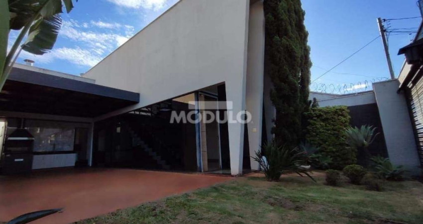 Casa residencial para locação Bairro Alto Umuarama com 3 quartos