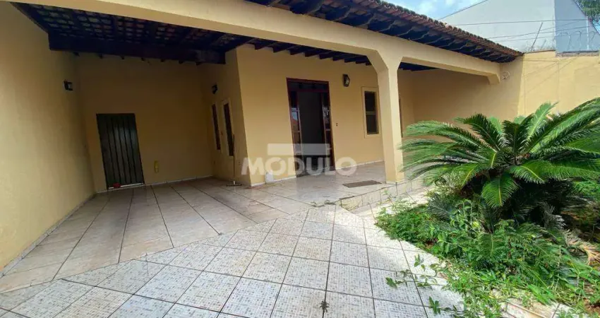 Casa residencial para locação Bairro Cidade Jardim com 3 quartos
