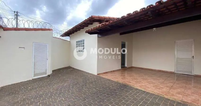 Casa com 3 quartos para alugar na Rua Francisco Antônio de Oliveira, --, Santa Mônica, Uberlândia