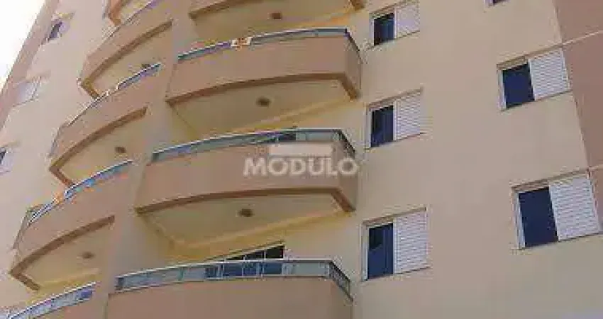 Apartamento com 3 quartos para alugar na Rua Paraná, --, Brasil, Uberlândia