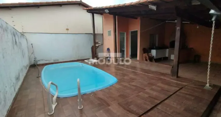 Excelente Casa com Piscina no Dona Zumira