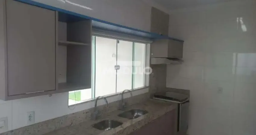 Casa residencial disponível para locação no bairro Granada.