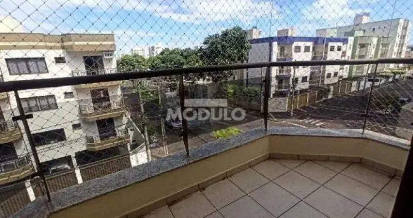 Apartamento com 3 quartos para alugar na Rua Manoel Camargos da Cruz, --, Santa Mônica, Uberlândia