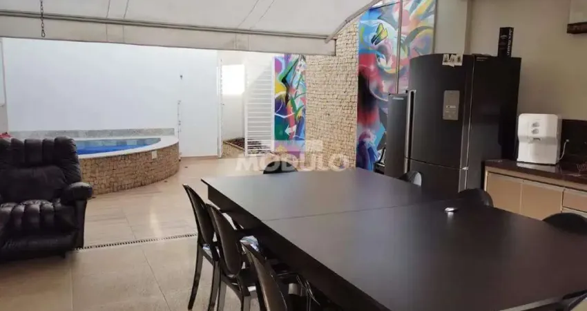 Casa em condomínio fechado com 3 quartos à venda na Rua Antônio Francisco Rosa, --, Aclimação, Uberlândia