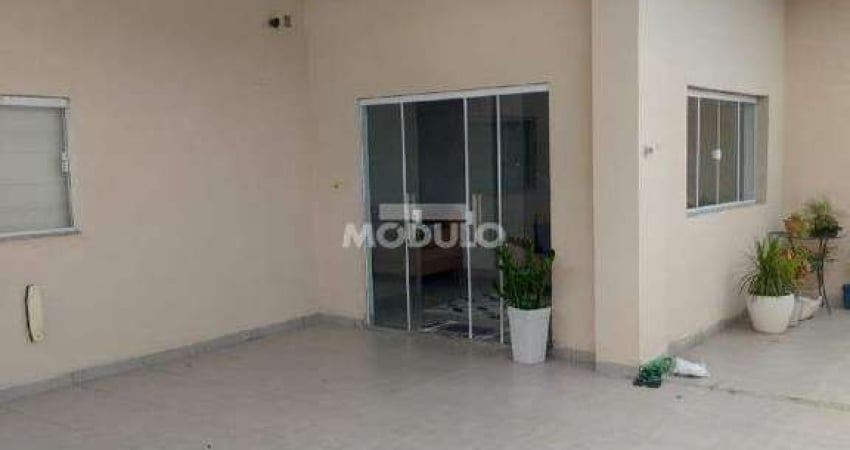 CASA RESIDENCIAL à venda, 3 quartos, 1 suíte, 3 vagas, Granada - Uberlândia/MG