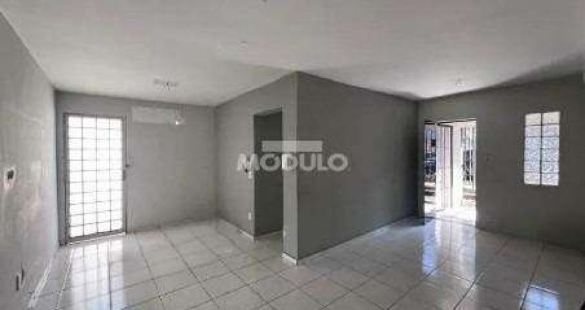 Casa com 2 quartos para alugar na Rua Jamil Tannus, --, Lidice, Uberlândia