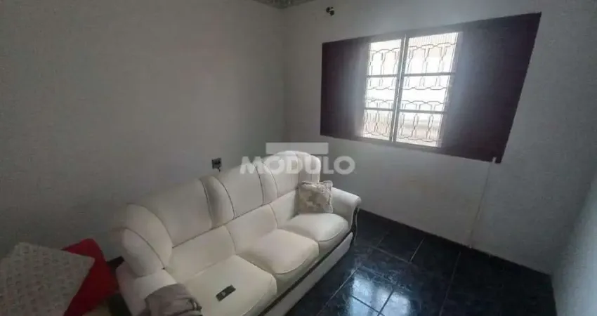 Casa com 5 quartos para alugar na Rua Grande Xexéu, --, Martins, Uberlândia