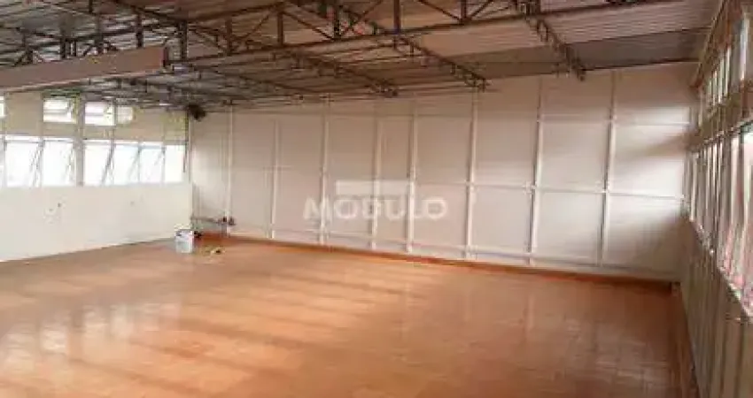 Prédio comercial para locação no Centro da cidade