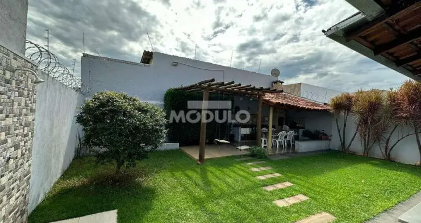 Excelente Casa a venda no Shopping Park