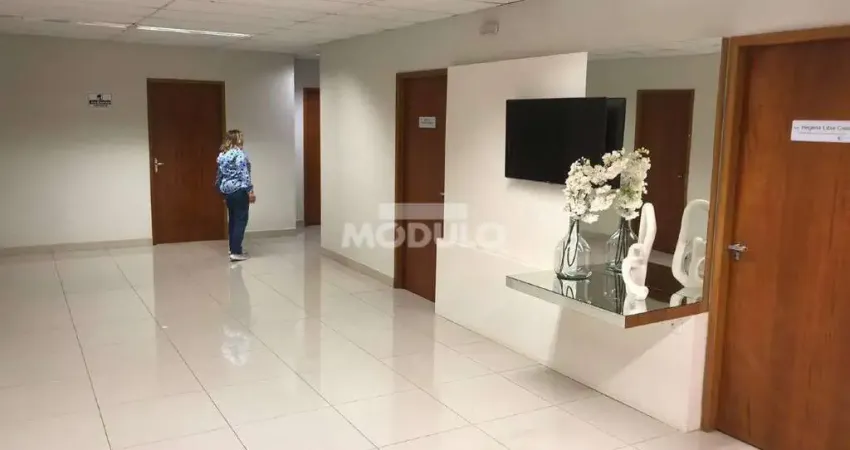 Sala comercial para alugar na Avenida Vasconcelos Costa, --, Osvaldo Rezende, Uberlândia