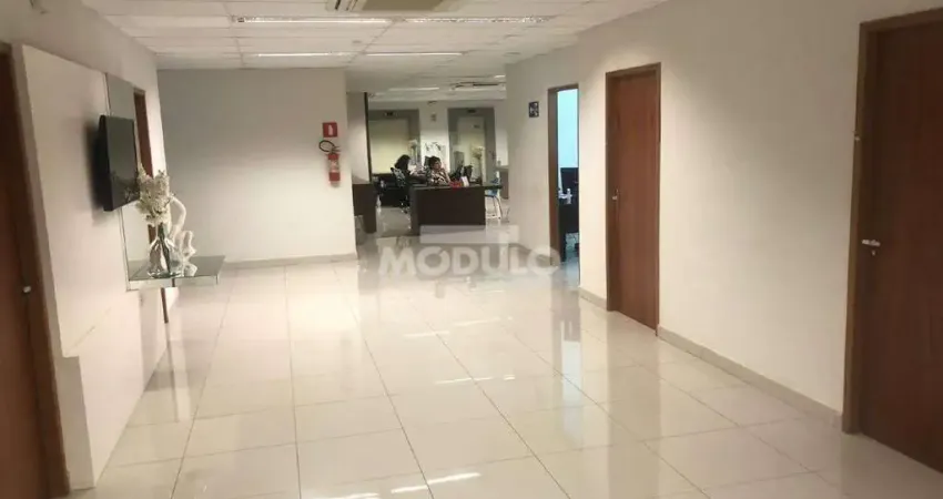 Sala comercial para alugar na Avenida Vasconcelos Costa, --, Osvaldo Rezende, Uberlândia