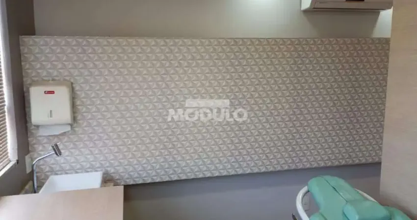 Sala comercial para alugar na Avenida Marcos de Freitas Costa, --, Daniel Fonseca, Uberlândia