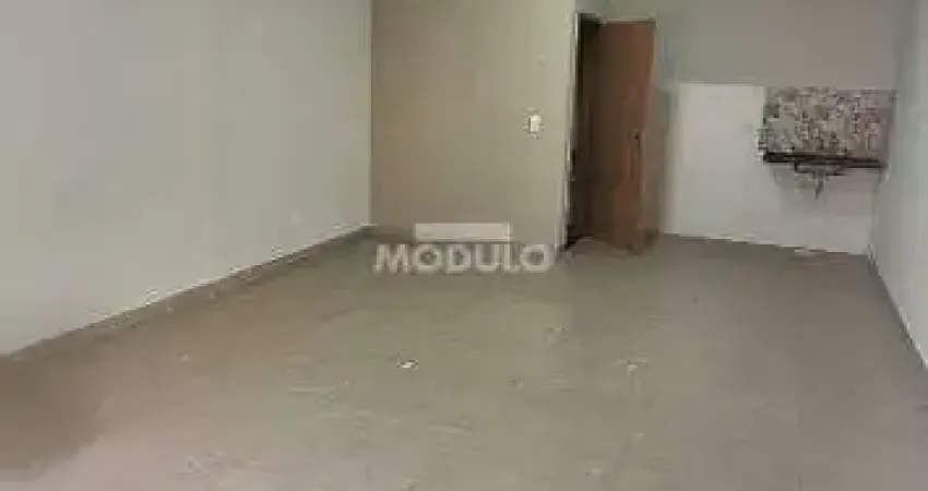 Loja comercial para locaçao em Galeria bairro Alto Umuarama