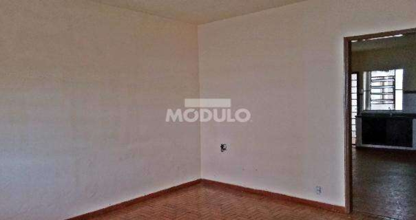 Casa com 3 quartos para alugar na Avenida Rio Branco, --, Cazeca, Uberlândia