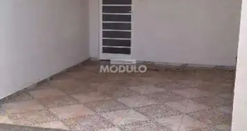 Casa residencial disponivel para locação no bairro custódio pereira.