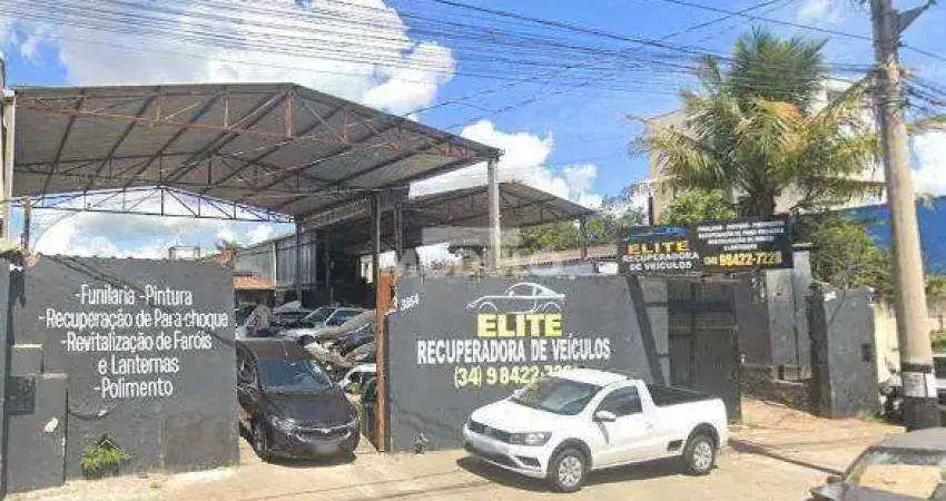 Barracão / Galpão / Depósito para alugar na Avenida Anselmo Alves dos Santos, --, Conjunto Segismundo Pereira, Uberlândia