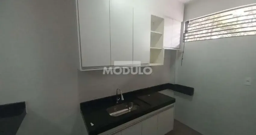 Apartamento residencial para locação, bairro Martins com 1 quarto