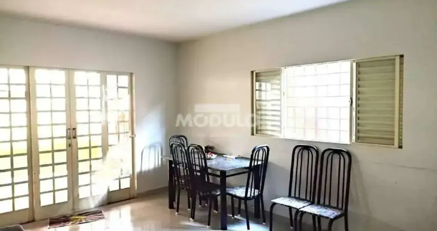 CASA RESIDENCIAL à venda, 4 quartos, 1 suíte, Santa Luzia - Uberlândia/MG