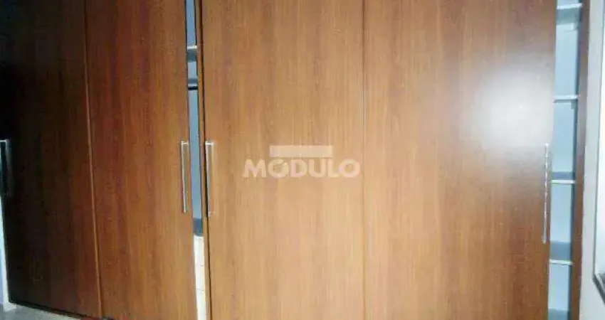 Apartamento com 3 quartos para alugar na Rua Botafogo, --, Tabajaras, Uberlândia