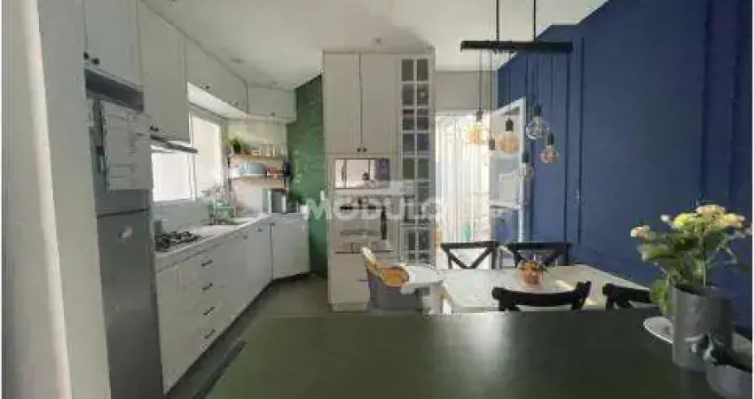 Casa com 2 quartos para alugar na Rua das Raízes, --, Granada, Uberlândia