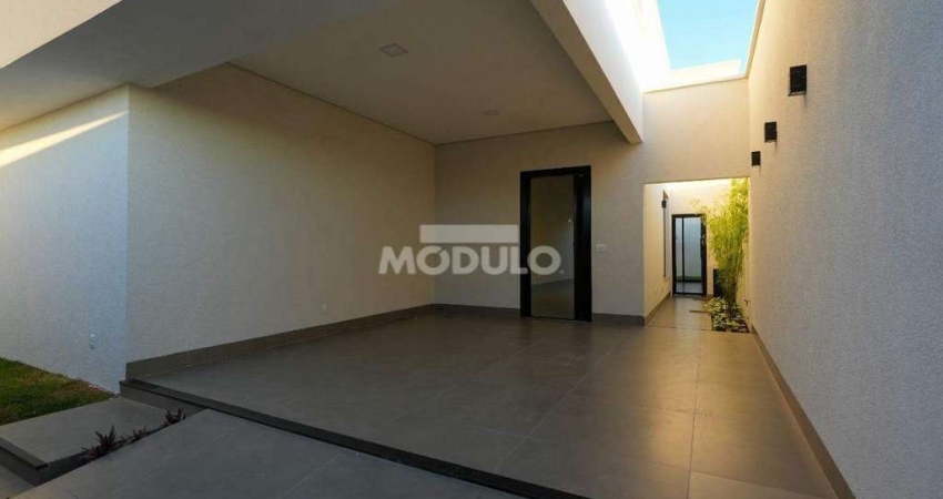 Casa com 3 quartos para alugar na Rua Planicie, --, Aclimação, Uberlândia