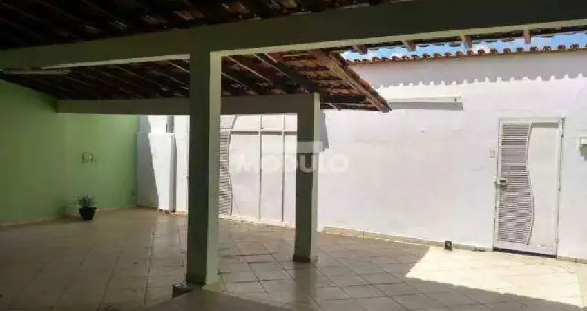 Casa Residencial para locação Bairro Gramado com 4 quartos