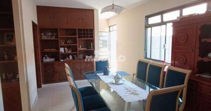 Oportunidade Imperdível: Linda Casa à Venda no Bairro Aparecida!