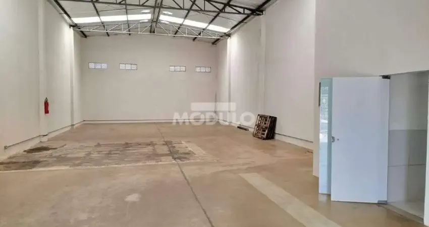 Barracão / Galpão / Depósito para alugar na Rua Maipo, --, Santa Rosa, Uberlândia