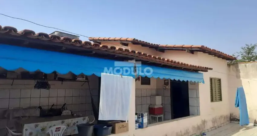 CASA RESIDENCIAL à venda, 3 quartos, 1 suíte, 3 vagas, Santa Mônica - Uberlândia/MG