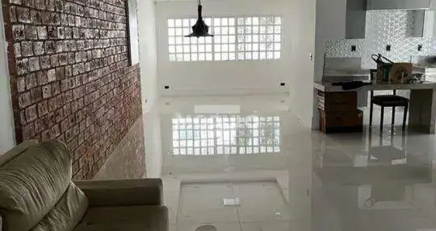 Excelente Casa com Fino Acabamento Vigilato Pereira