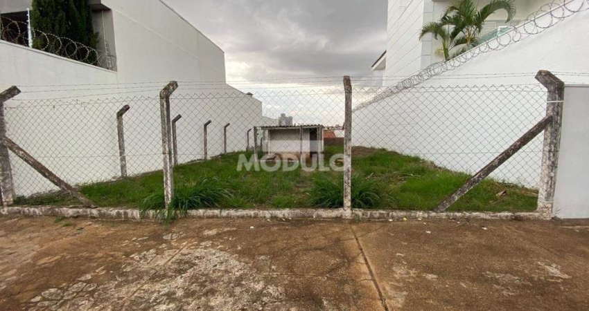 Excelente Terreno no Vigilato para fins residenciais e comerciais.